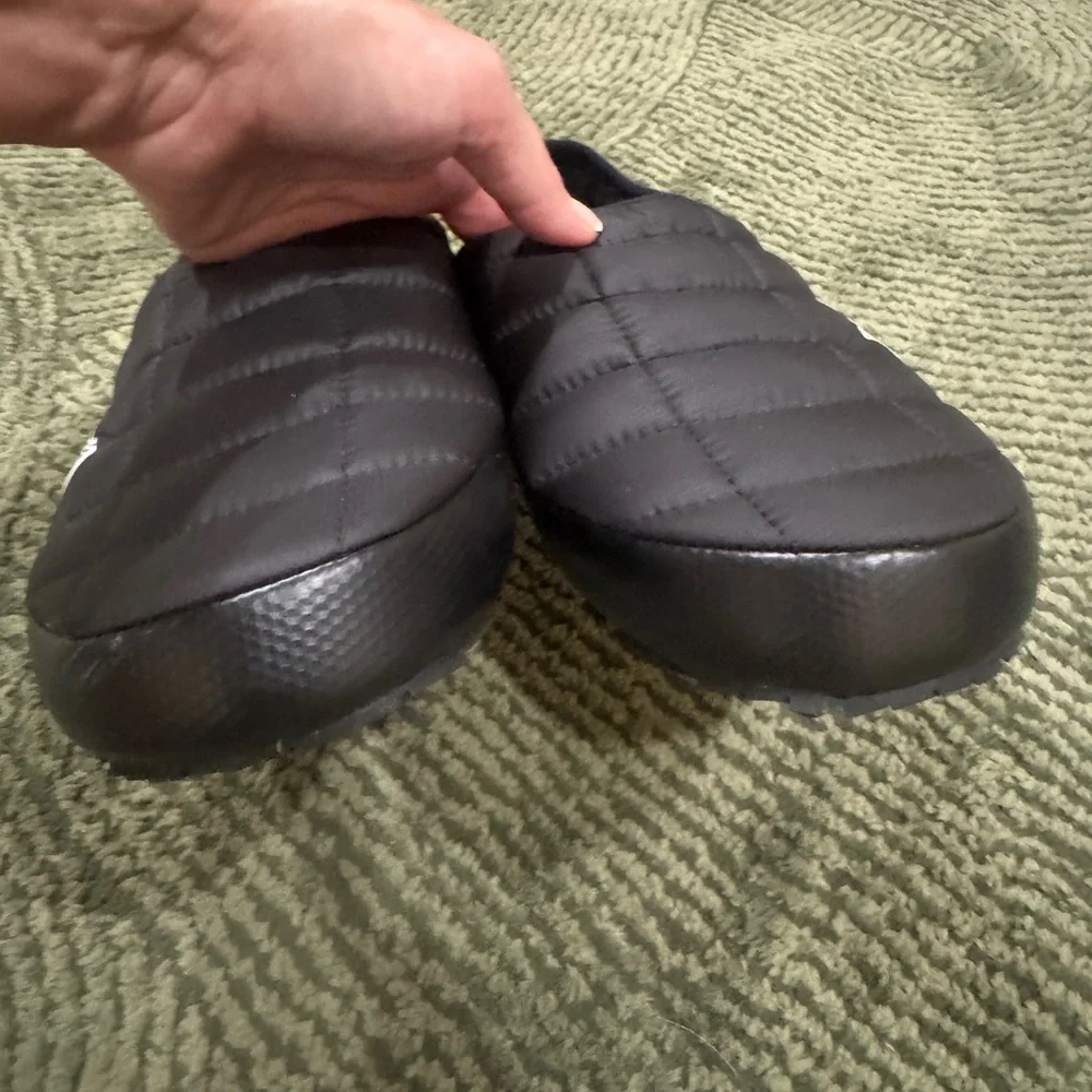 Northface Thermoball Traction Mule V slippers sz 8